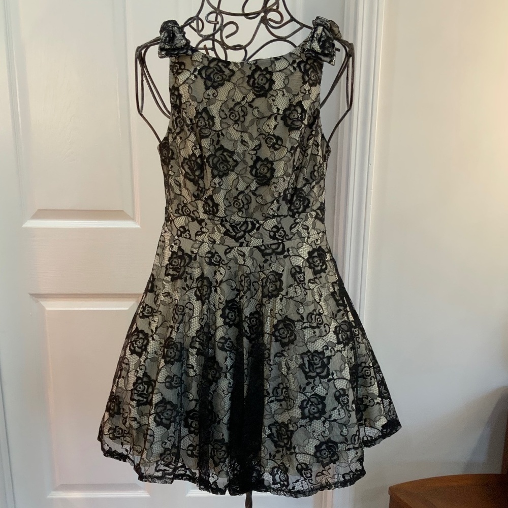 WAY-IN CLOTHING CO BLACK LACE DRESS SIZE 11